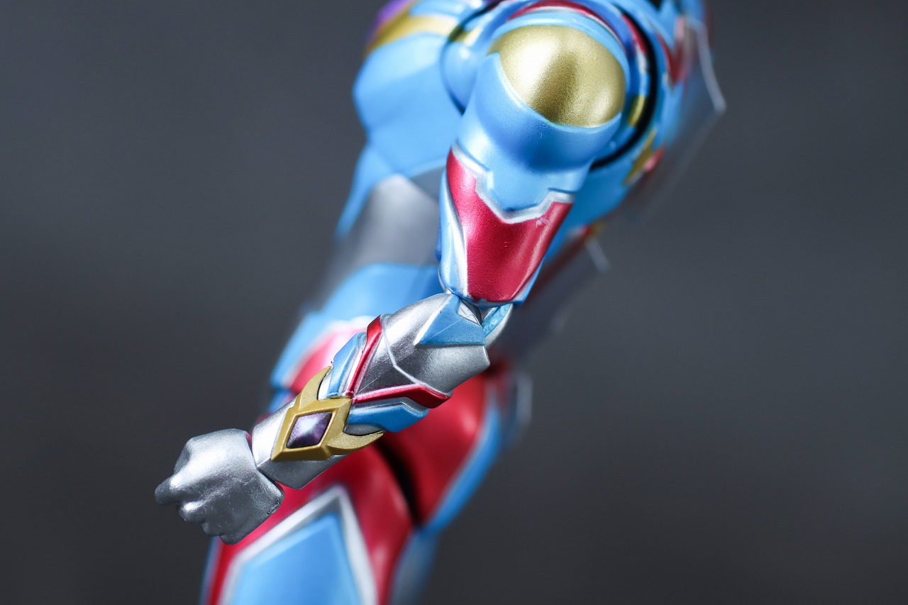 S.H.フィギュアーツ　ウルトラマンデッカー　ダイナミックタイプ　レビュー　本体