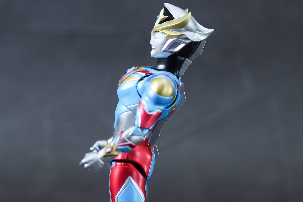 S.H.フィギュアーツ　ウルトラマンデッカー　ダイナミックタイプ　レビュー　可動範囲