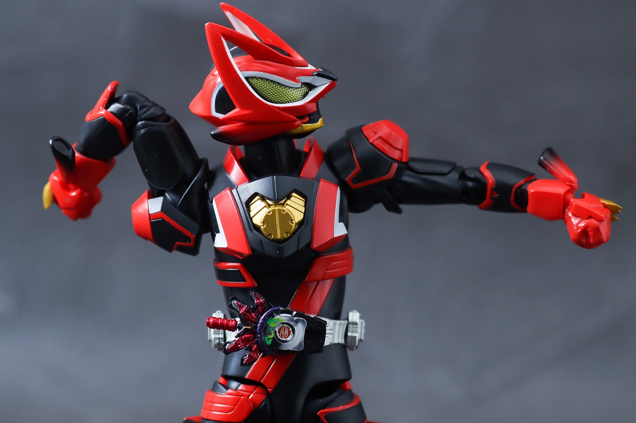 S.H.フィギュアーツ　仮面ライダーギーツ レーザーブーストフォーム／ブーストフォーム マークⅡ　レビュー　可動範囲