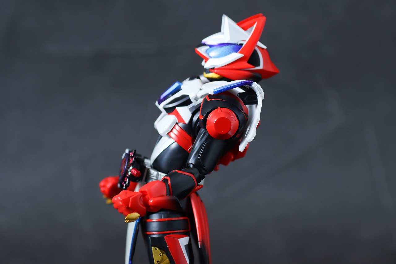 S.H.フィギュアーツ　仮面ライダーギーツ レーザーブーストフォーム／ブーストフォーム マークⅡ　レビュー　可動範囲