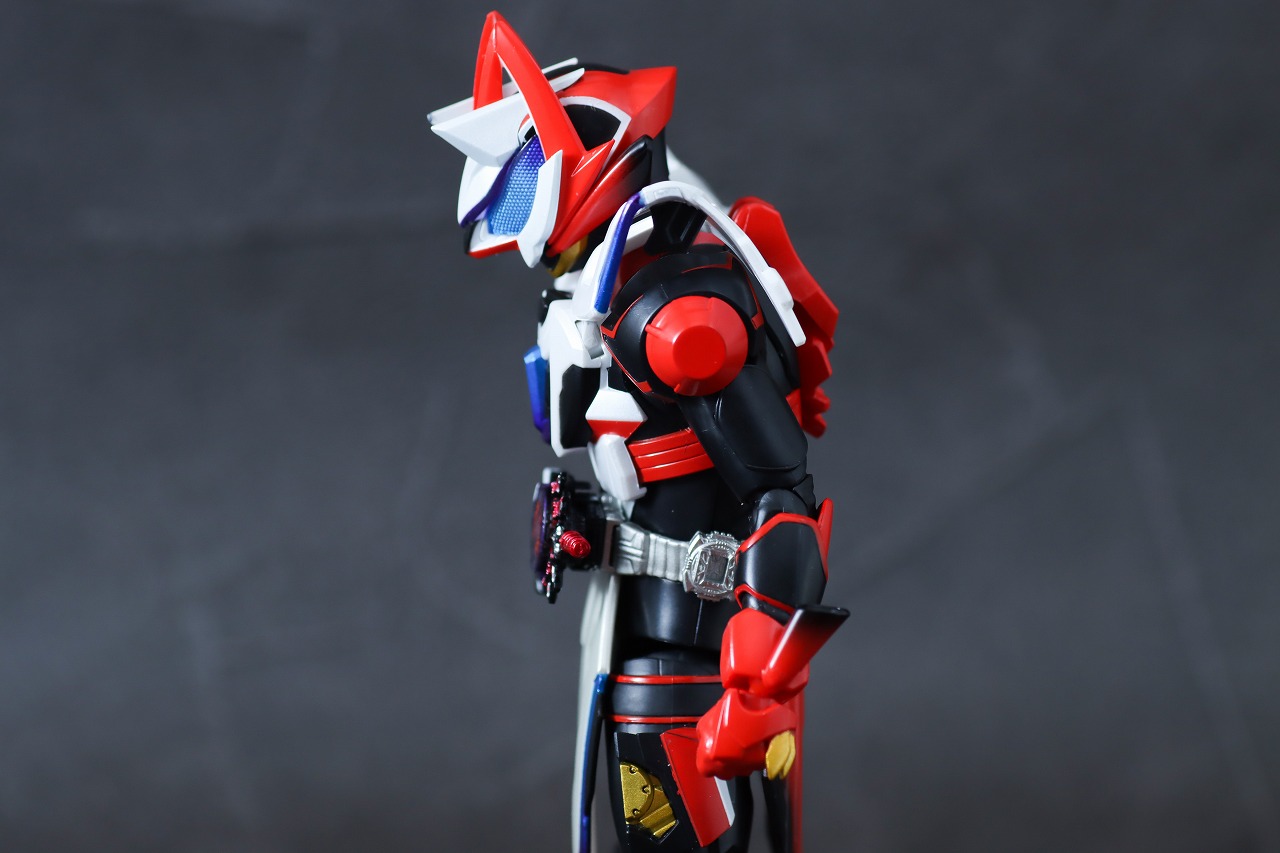 S.H.フィギュアーツ　仮面ライダーギーツ レーザーブーストフォーム／ブーストフォーム マークⅡ　レビュー　可動範囲