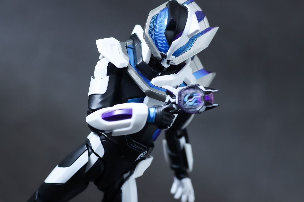 S.H.フィギュアーツ　仮面ライダージーン　レビュー