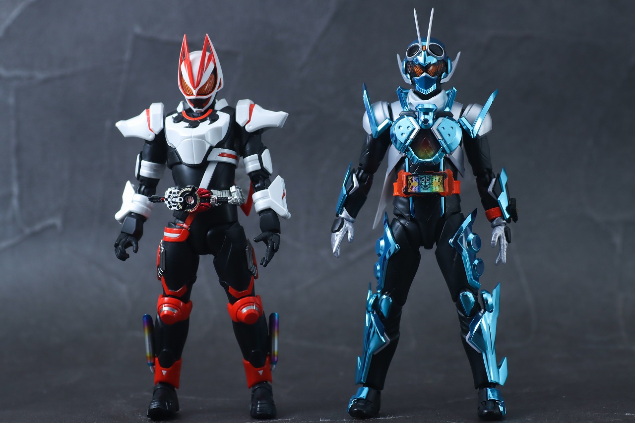 S.H.フィギュアーツ　仮面ライダーガッチャード スチームホッパー　レビュー　本体　仮面ライダーギーツ　マグナムブーストフォーム　比較