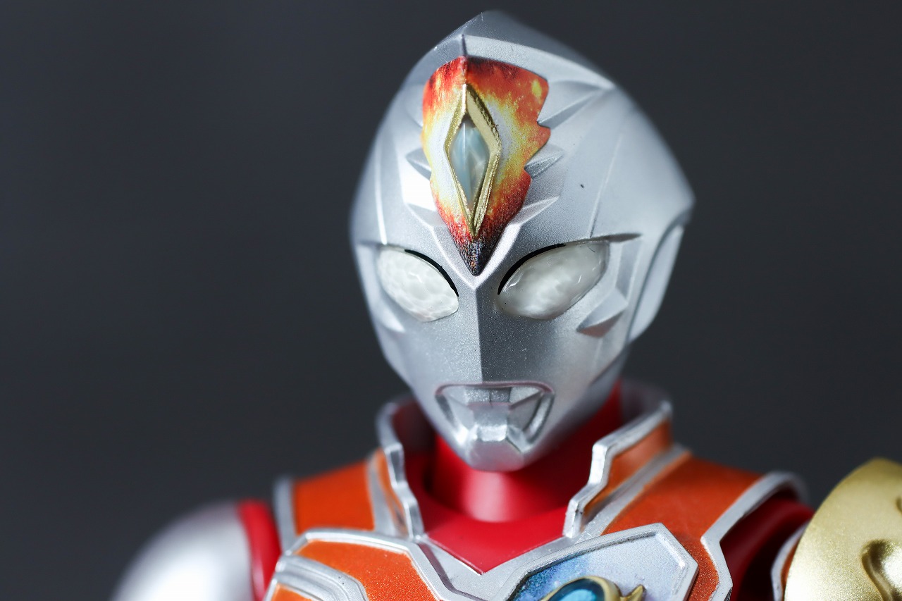 S.H.フィギュアーツ　ウルトラマンデッカー　ストロングタイプ　レビュー　本体