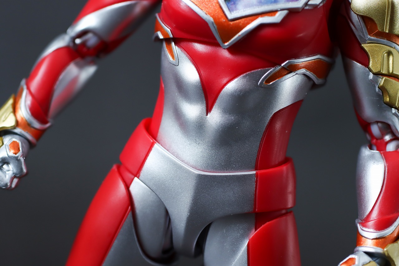 S.H.フィギュアーツ　ウルトラマンデッカー　ストロングタイプ　レビュー　本体