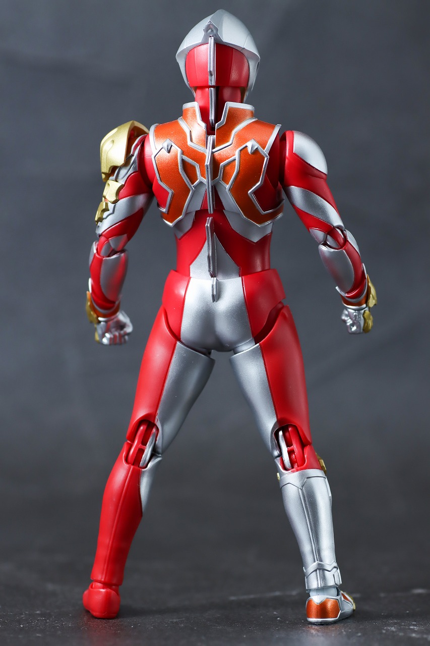 S.H.フィギュアーツ　ウルトラマンデッカー　ストロングタイプ　レビュー　本体