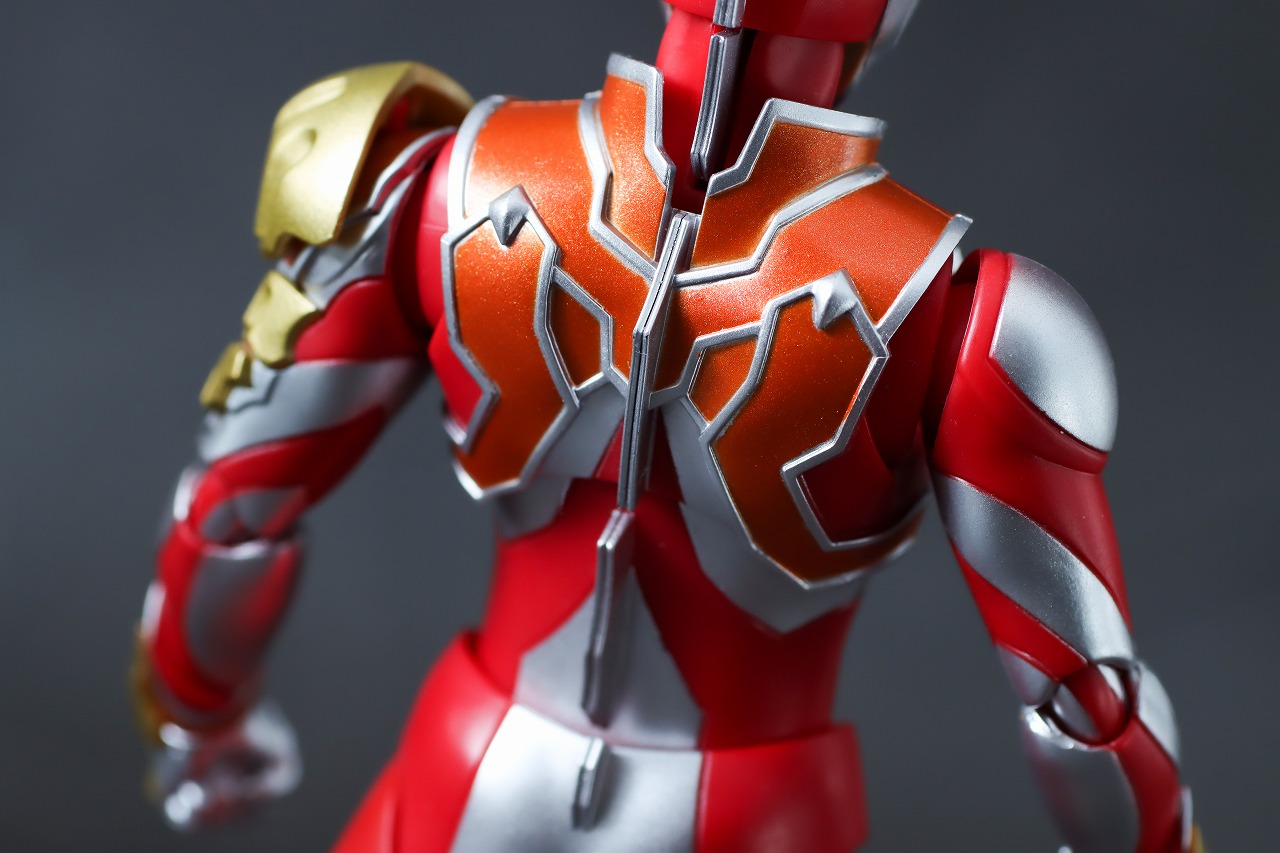 S.H.フィギュアーツ　ウルトラマンデッカー　ストロングタイプ　レビュー　本体