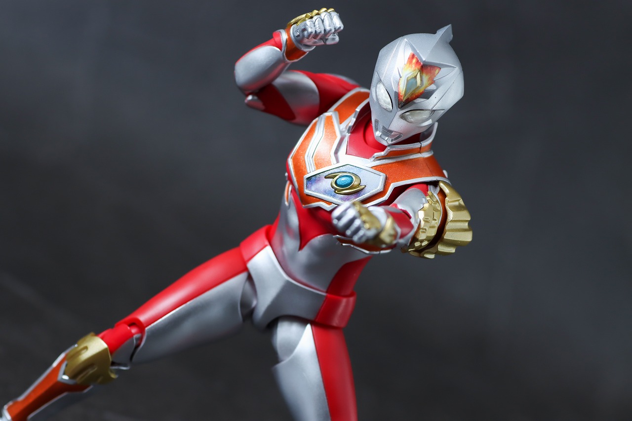 S.H.フィギュアーツ　ウルトラマンデッカー　ストロングタイプ　レビュー　アクション