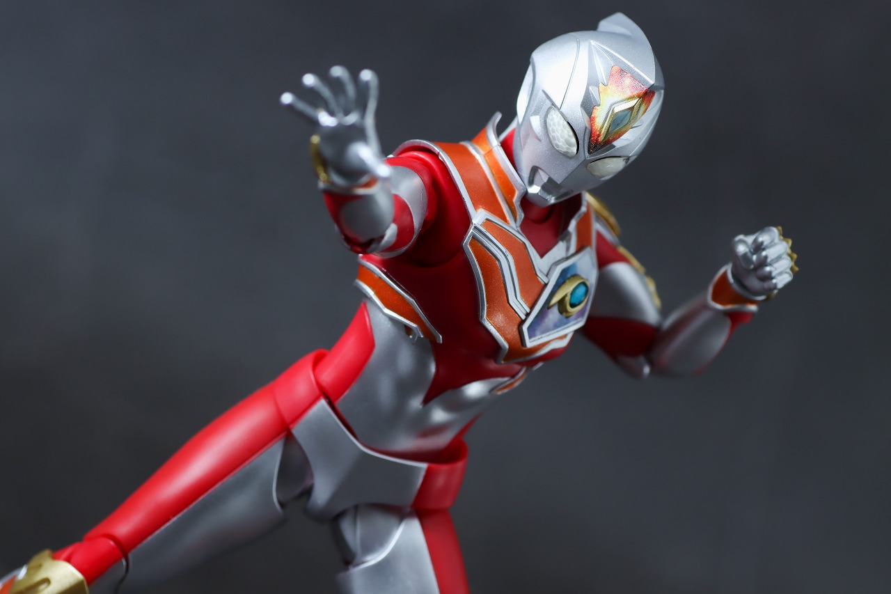 S.H.フィギュアーツ　ウルトラマンデッカー　ストロングタイプ　レビュー　アクション