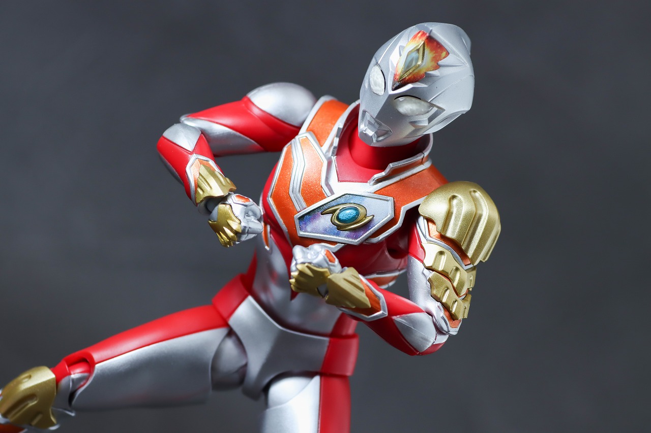 S.H.フィギュアーツ　ウルトラマンデッカー　ストロングタイプ　レビュー　アクション