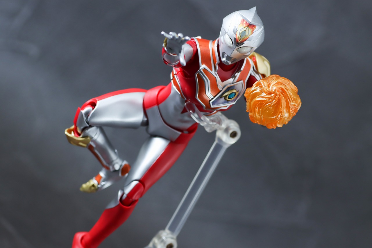 S.H.フィギュアーツ　ウルトラマンデッカー　ストロングタイプ　レビュー　アクション