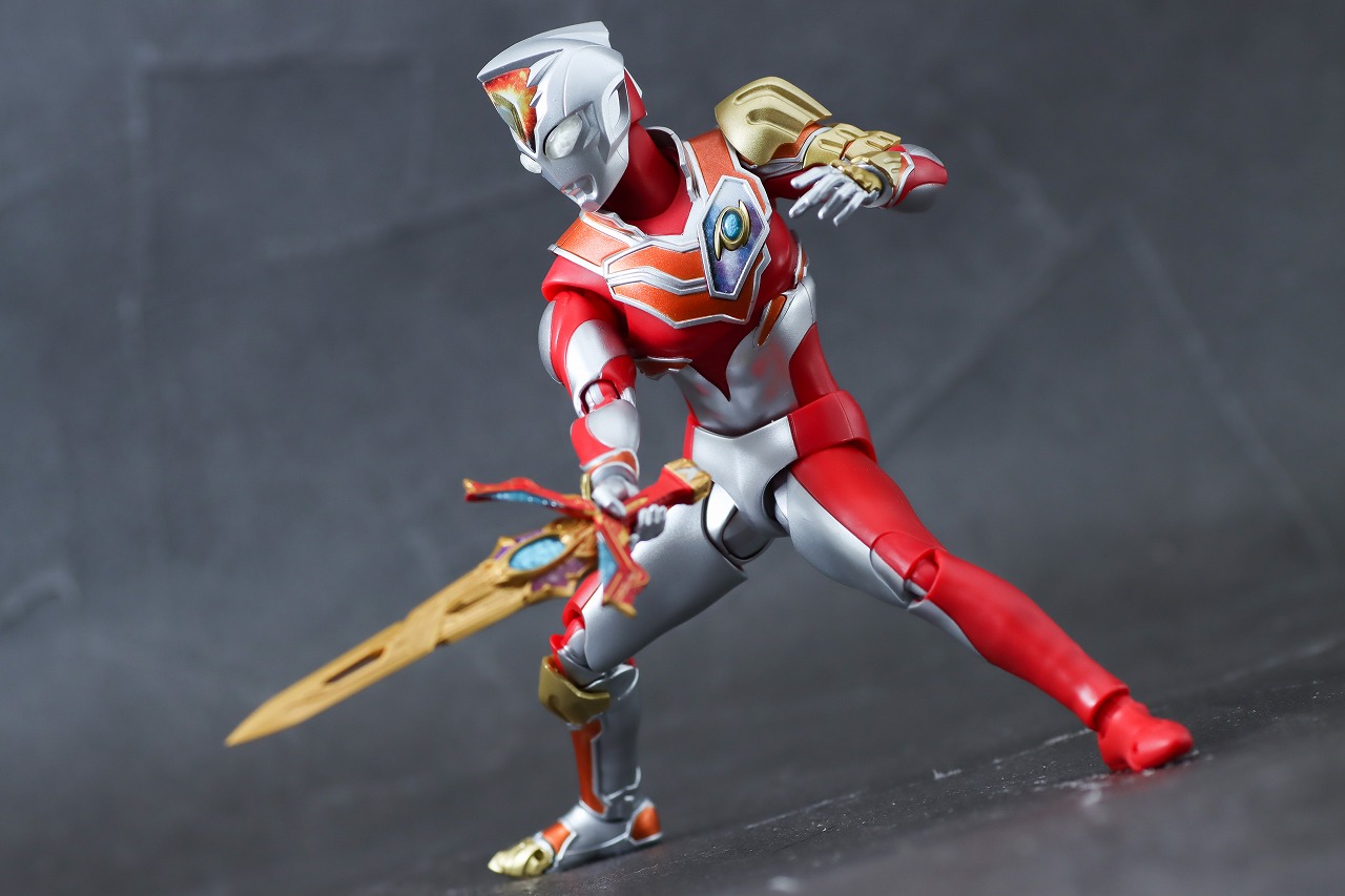 S.H.フィギュアーツ　ウルトラマンデッカー　ストロングタイプ　レビュー　アクション