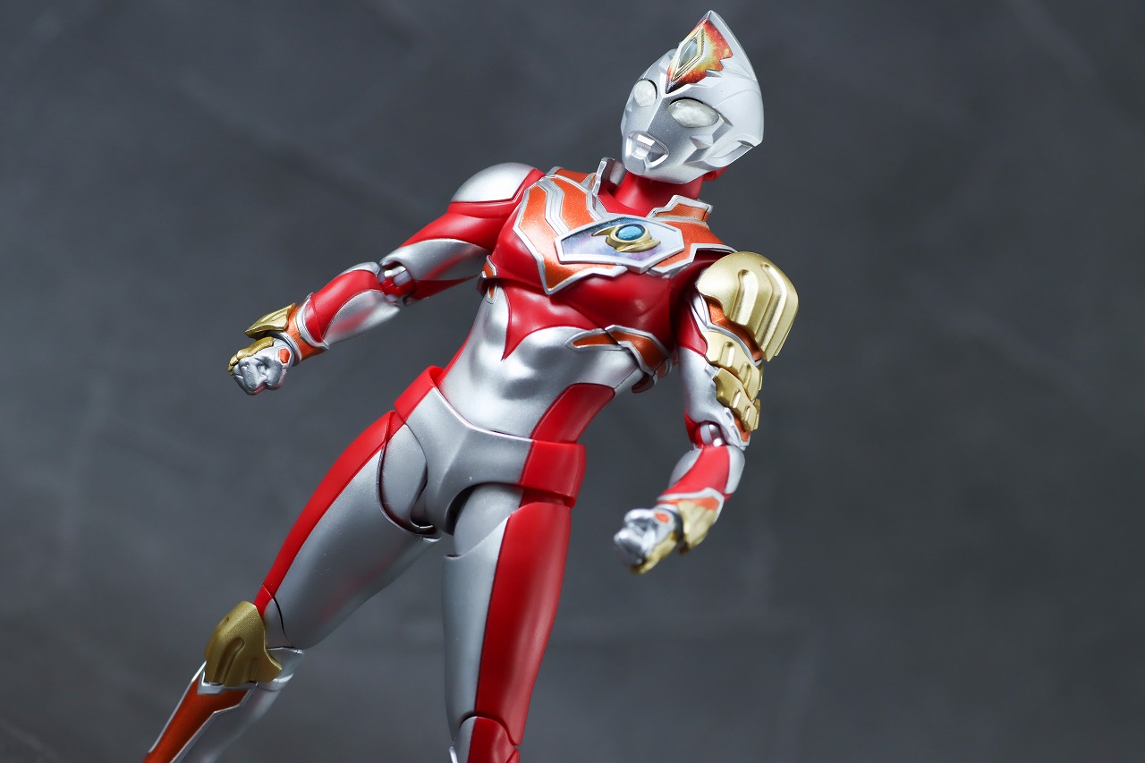 S.H.フィギュアーツ　ウルトラマンデッカー　ストロングタイプ　レビュー　アクション