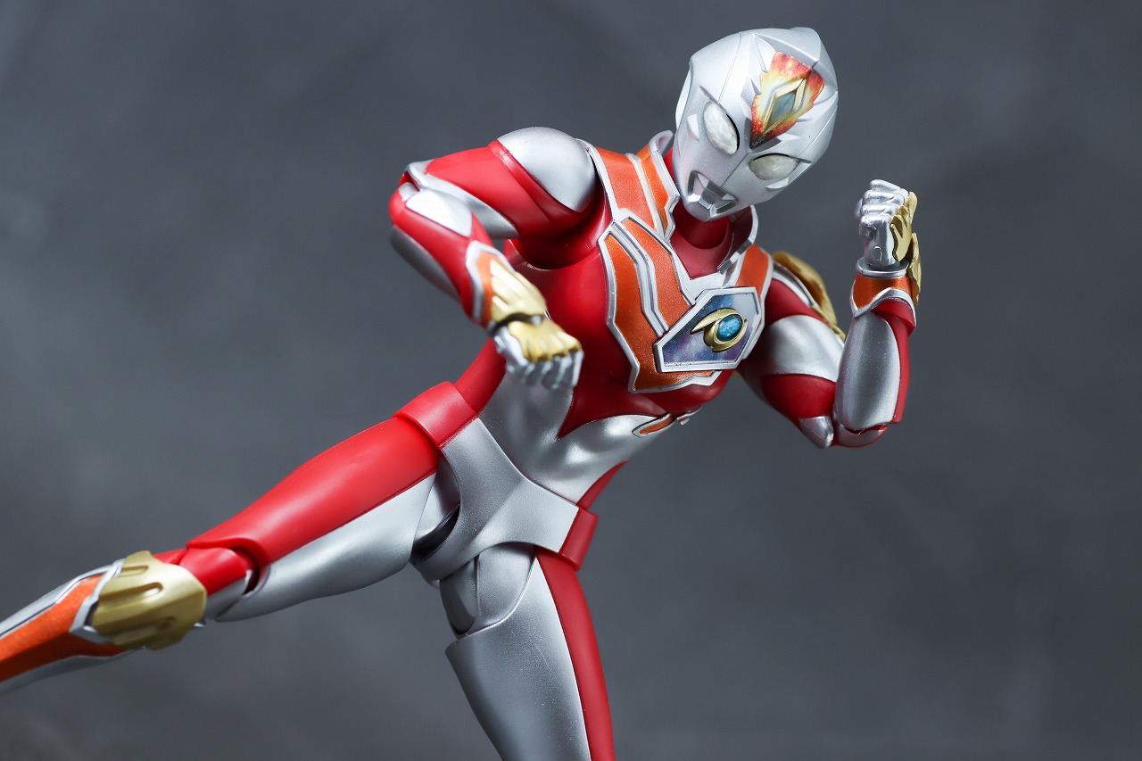 S.H.フィギュアーツ　ウルトラマンデッカー ストロングタイプ　レビュー