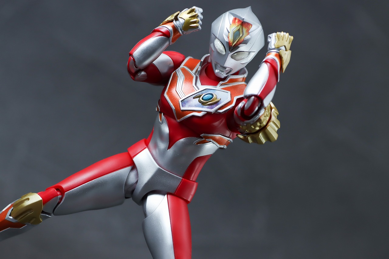 S.H.フィギュアーツ　ウルトラマンデッカー　ストロングタイプ　レビュー　アクション