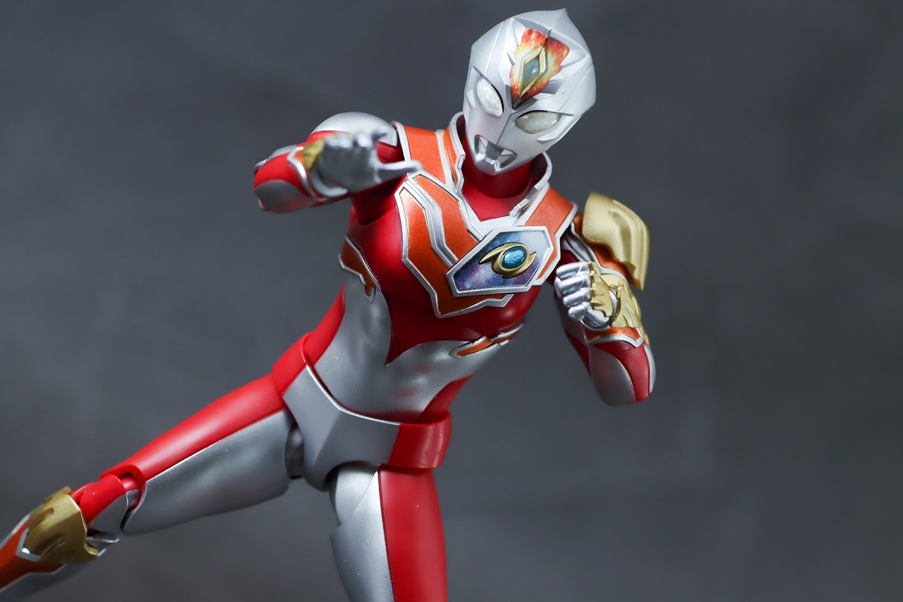 S.H.フィギュアーツ　ウルトラマンデッカー　ストロングタイプ　レビュー　アクション