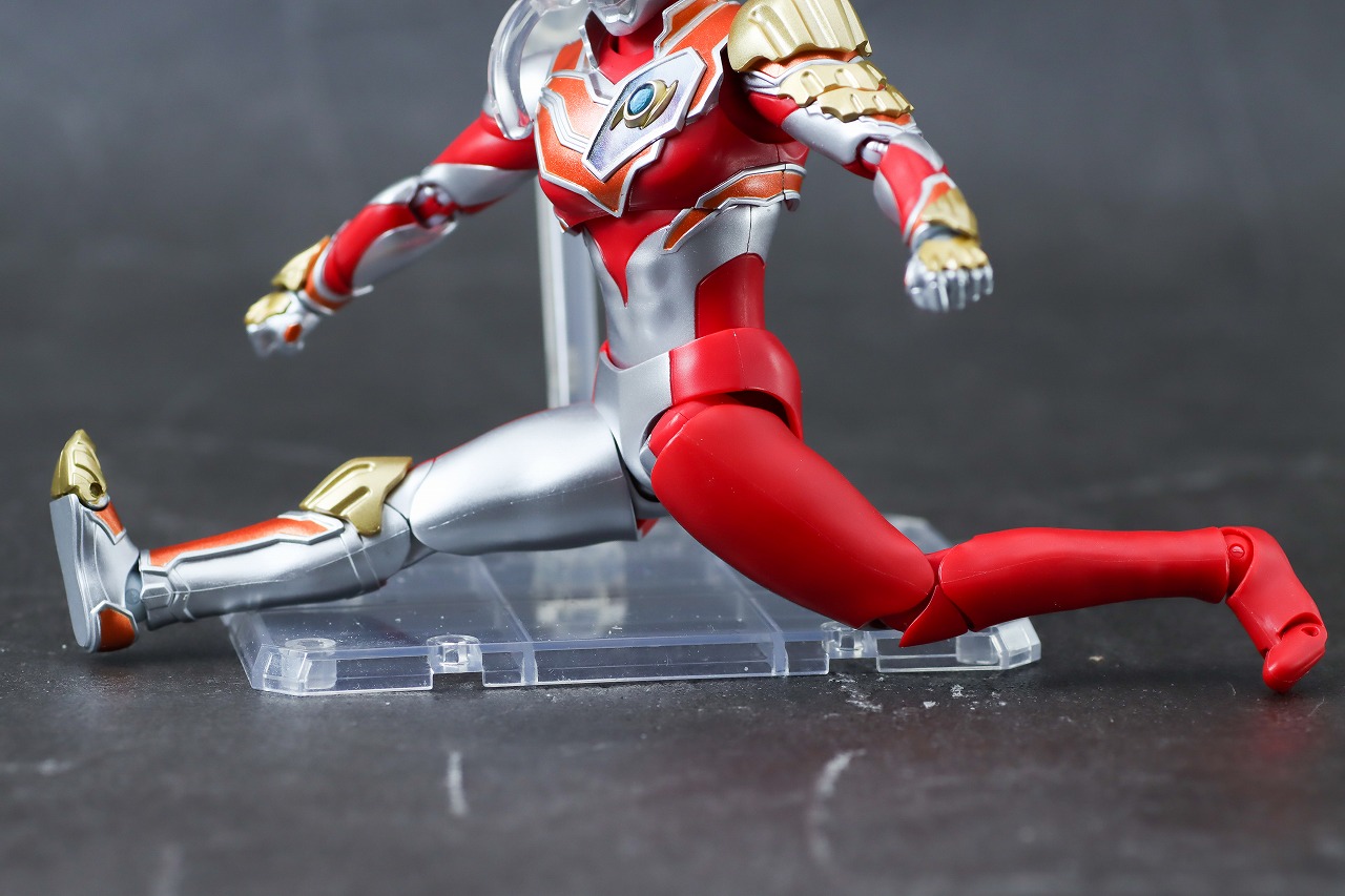 S.H.フィギュアーツ　ウルトラマンデッカー　ストロングタイプ　レビュー　可動範囲