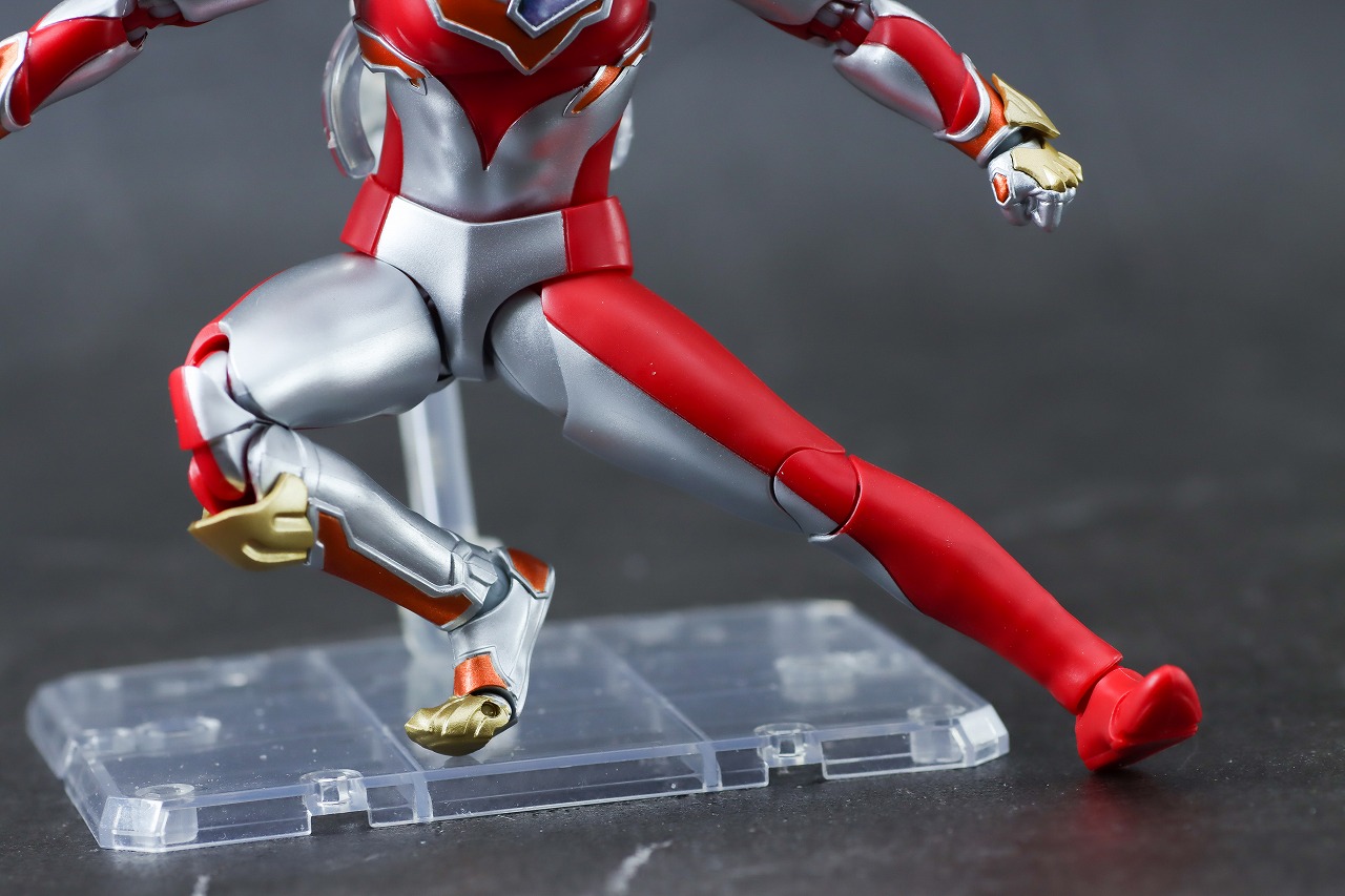 S.H.フィギュアーツ　ウルトラマンデッカー　ストロングタイプ　レビュー　可動範囲