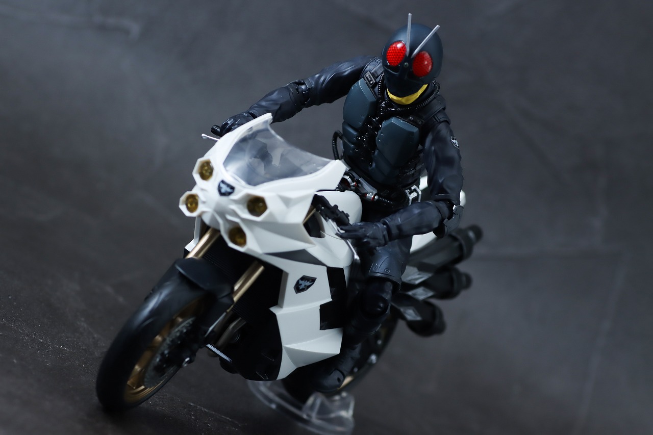 S.H.フィギュアーツ　大量発生型相変異バッタオーグ搭乗用サイクロン号　レビュー　アクション