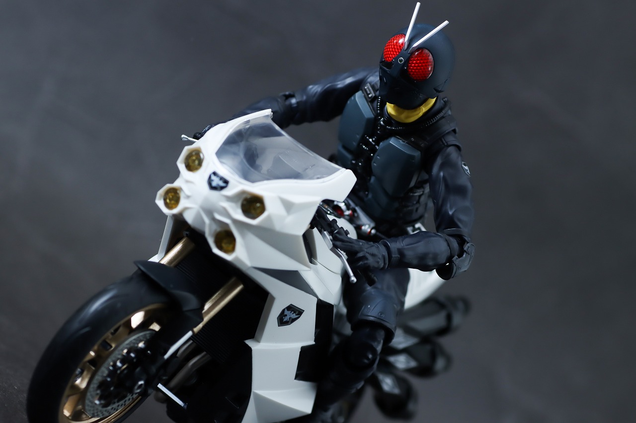 S.H.フィギュアーツ　大量発生型相変異バッタオーグ搭乗用サイクロン号　レビュー　アクション