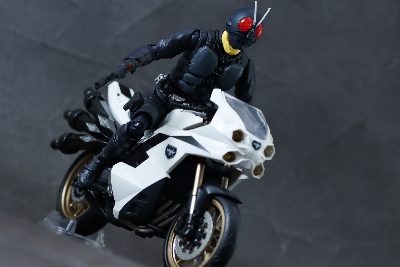 S.H.フィギュアーツ　大量発生型相変異バッタオーグ搭乗用サイクロン号　レビュー　アクション