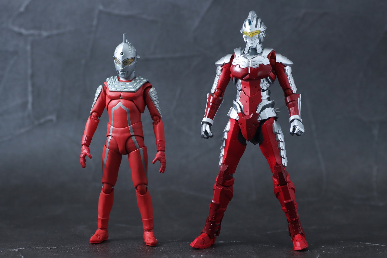S.H.Figuarts ULTRAMAN SUIT Ver7 the Animation レビュー 本体 ウルトラセブン 比較