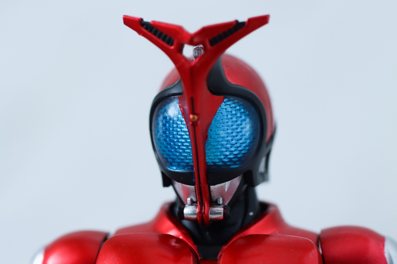 S.H.フィギュアーツ 真骨彫製法　仮面ライダーカブト ライダーフォーム 真骨彫 10th Anniversary Ver.　レビュー　本体