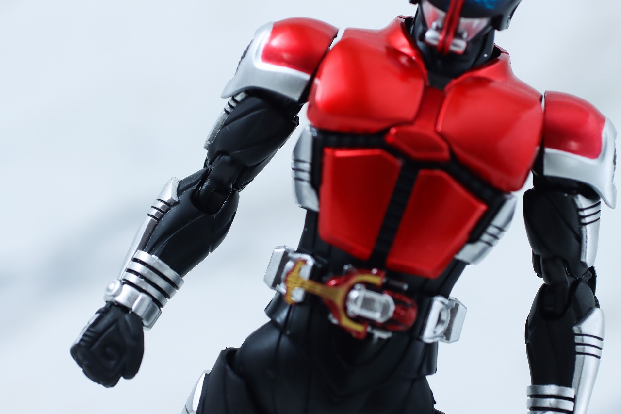 S.H.フィギュアーツ 真骨彫製法　仮面ライダーカブト ライダーフォーム 真骨彫 10th Anniversary Ver.　レビュー　本体