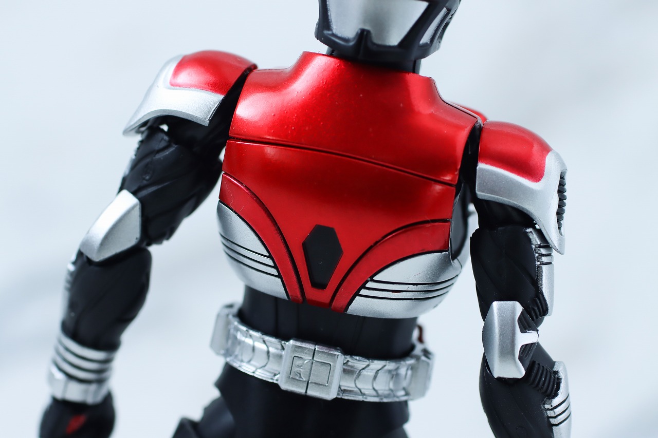 S.H.フィギュアーツ 真骨彫製法　仮面ライダーカブト ライダーフォーム 真骨彫 10th Anniversary Ver.　レビュー　本体