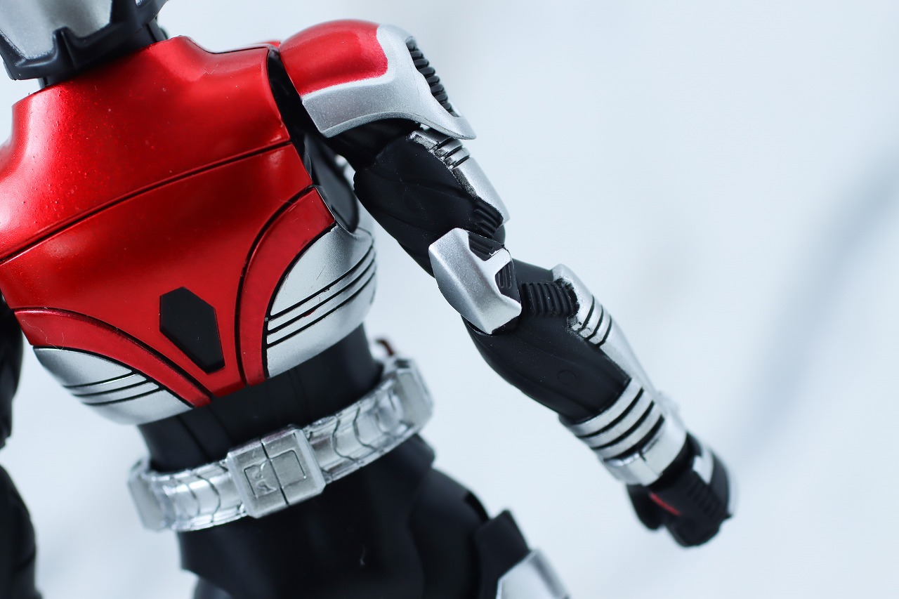 S.H.フィギュアーツ 真骨彫製法　仮面ライダーカブト ライダーフォーム 真骨彫 10th Anniversary Ver.　レビュー　本体