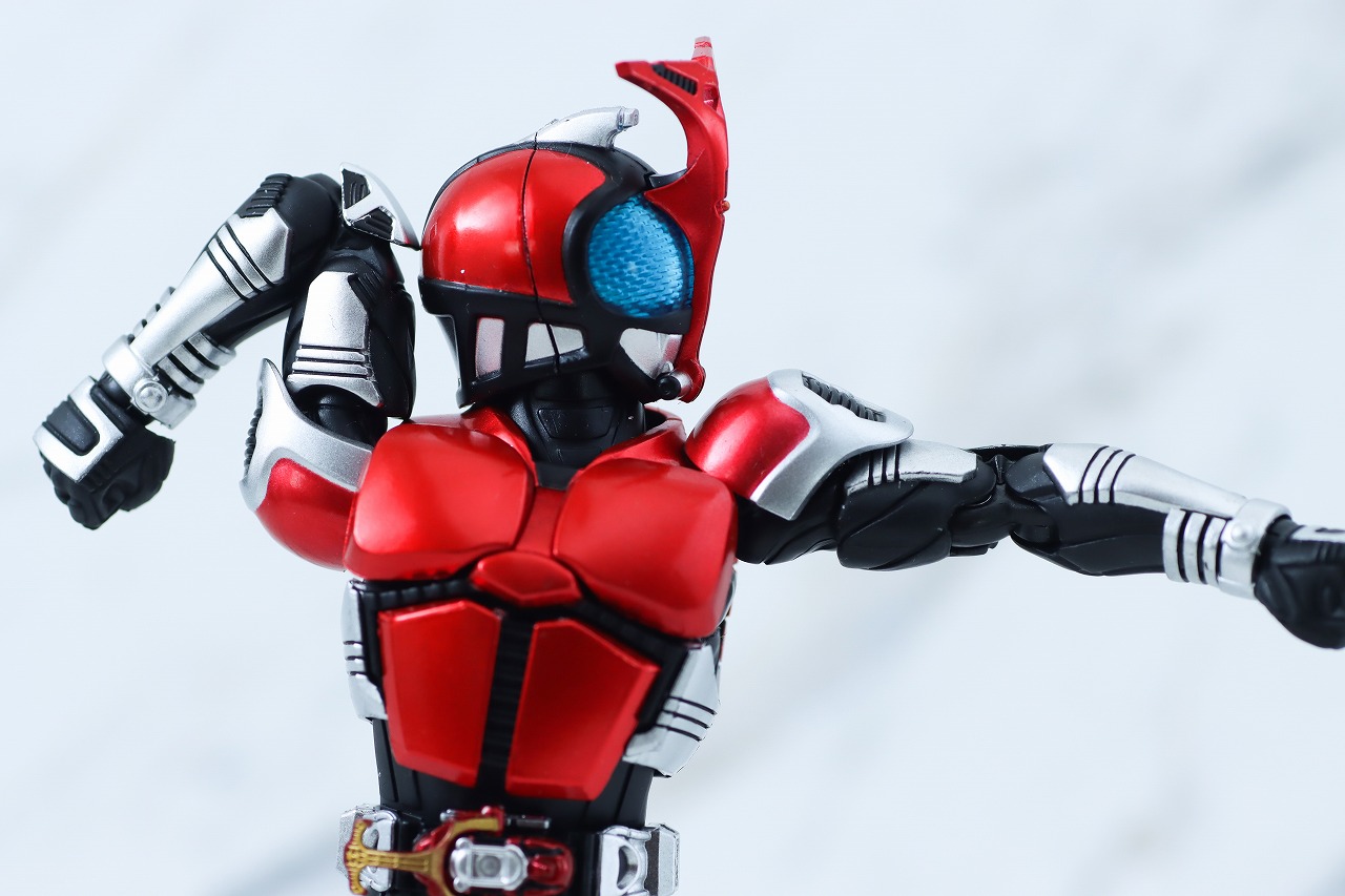 S.H.フィギュアーツ 真骨彫製法　仮面ライダーカブト ライダーフォーム 真骨彫 10th Anniversary Ver.　レビュー　可動範囲