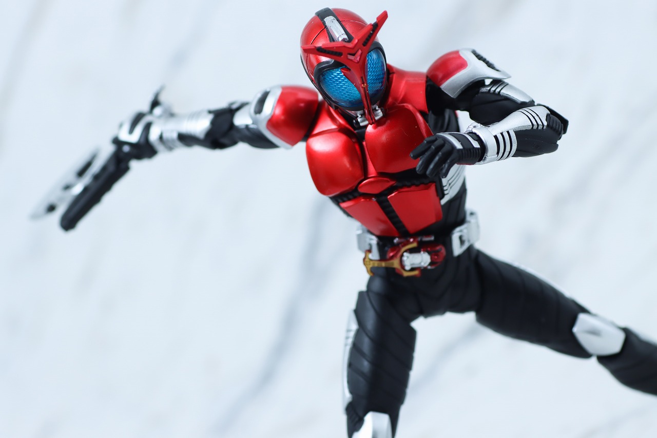 S.H.フィギュアーツ 真骨彫製法　仮面ライダーカブト ライダーフォーム 真骨彫 10th Anniversary Ver.　レビュー　アクション