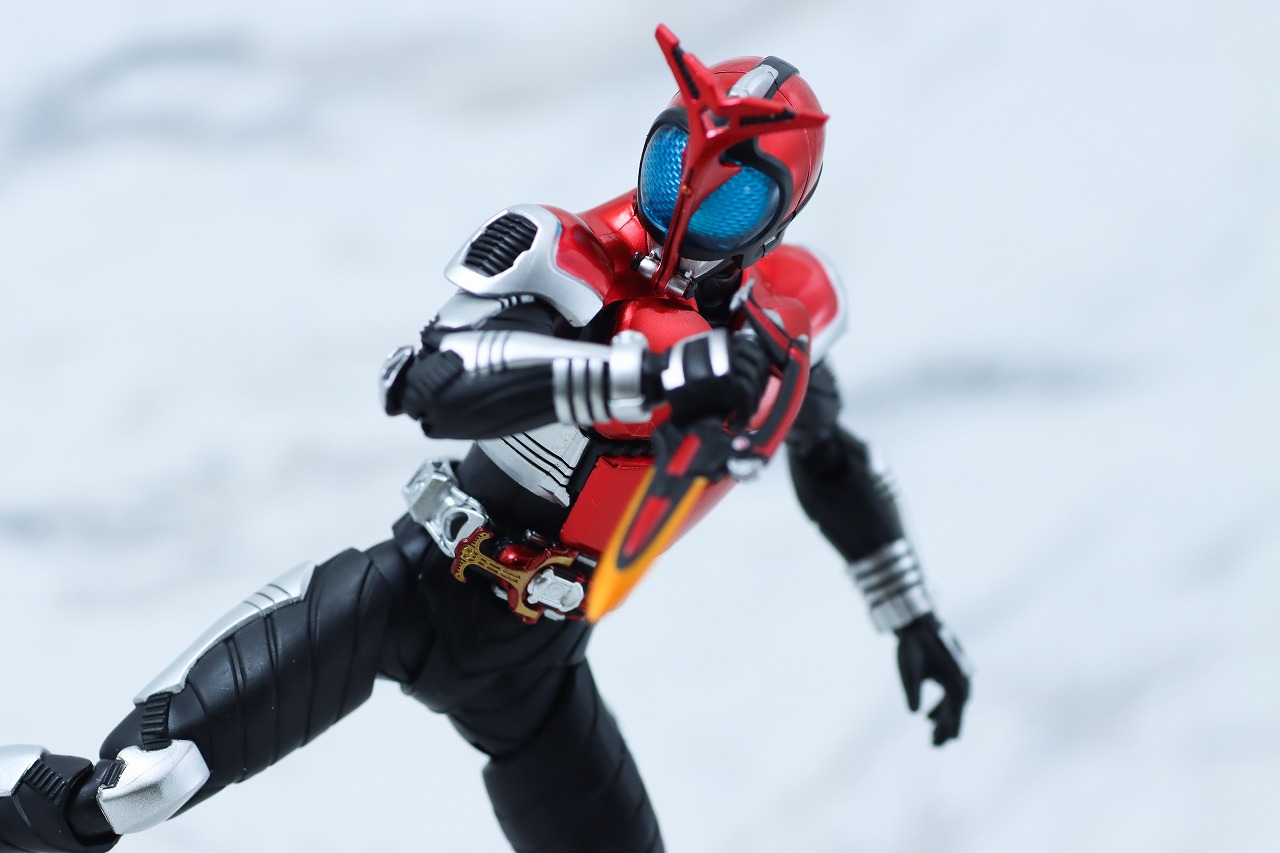 S.H.フィギュアーツ 真骨彫製法　仮面ライダーカブト ライダーフォーム 真骨彫 10th Anniversary Ver.　レビュー　アクション