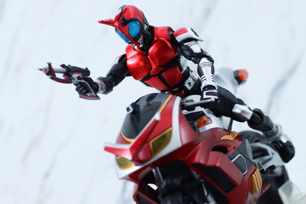 S.H.フィギュアーツ 真骨彫製法　仮面ライダーカブト ライダーフォーム 真骨彫 10th Anniversary Ver.　レビュー　アクション　カブトエクステンダー