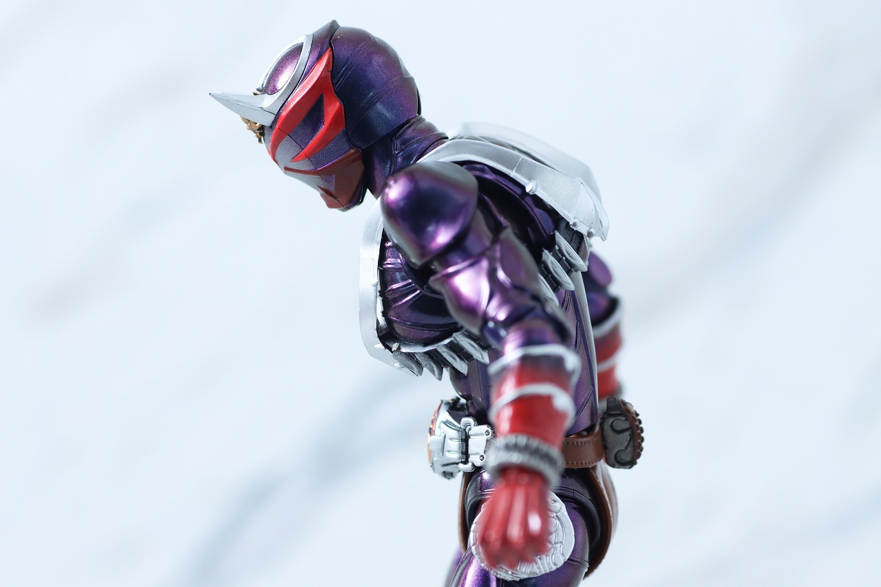 S.H.フィギュアーツ 真骨彫製法　仮面ライダー響鬼　真骨彫 10th Anniversary Ver.　レビュー　可動範囲