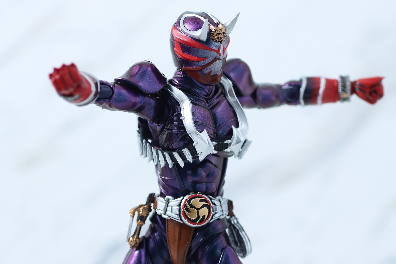 S.H.フィギュアーツ 真骨彫製法　仮面ライダー響鬼　真骨彫 10th Anniversary Ver.　レビュー　可動範囲