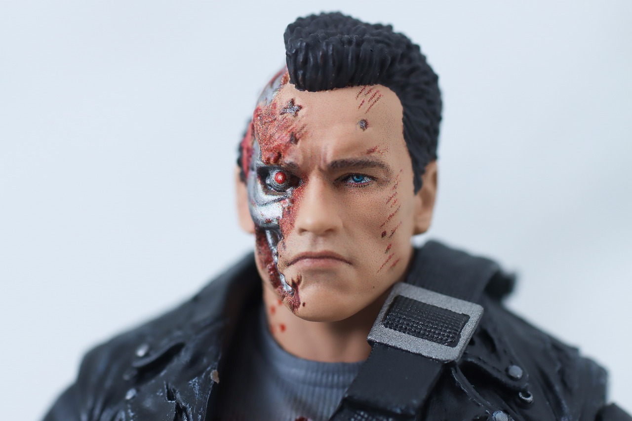 MAFEX　T-800　バトルダメージ版　ターミネーター2　レビュー　本体