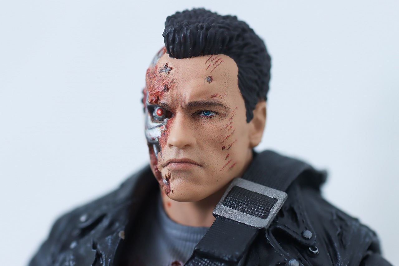 MAFEX　T-800　バトルダメージ版　ターミネーター2　レビュー　本体