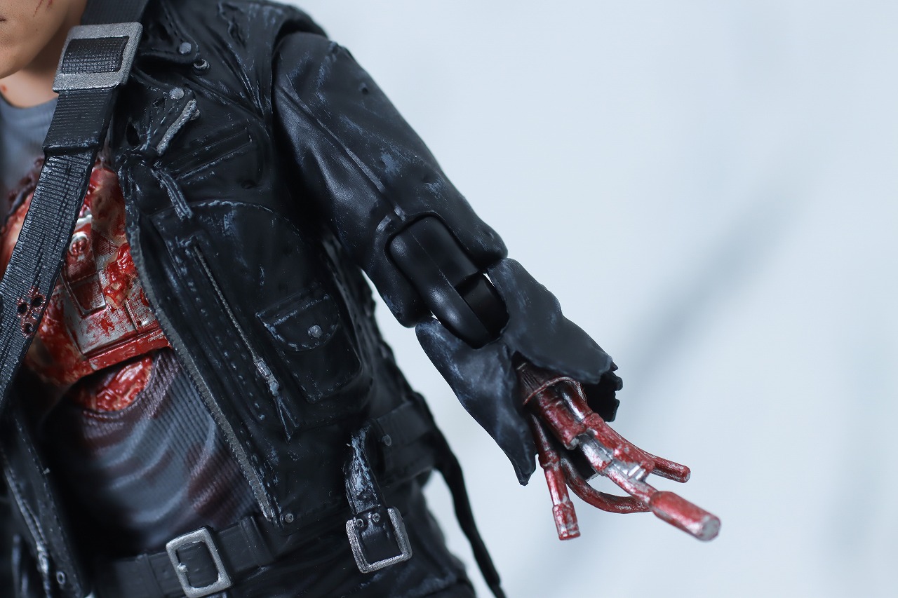 MAFEX　T-800　バトルダメージ版　ターミネーター2　レビュー　本体