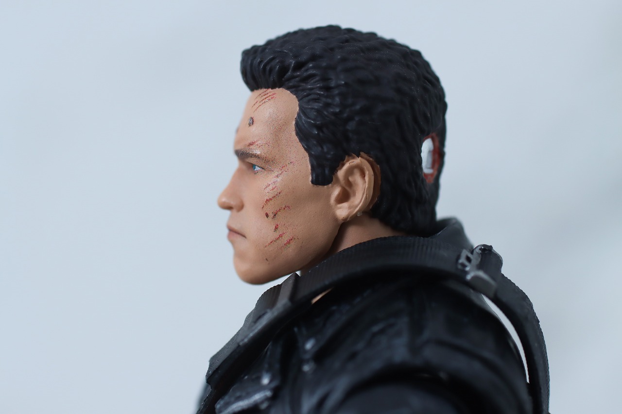 MAFEX　T-800　バトルダメージ版　ターミネーター2　レビュー　本体