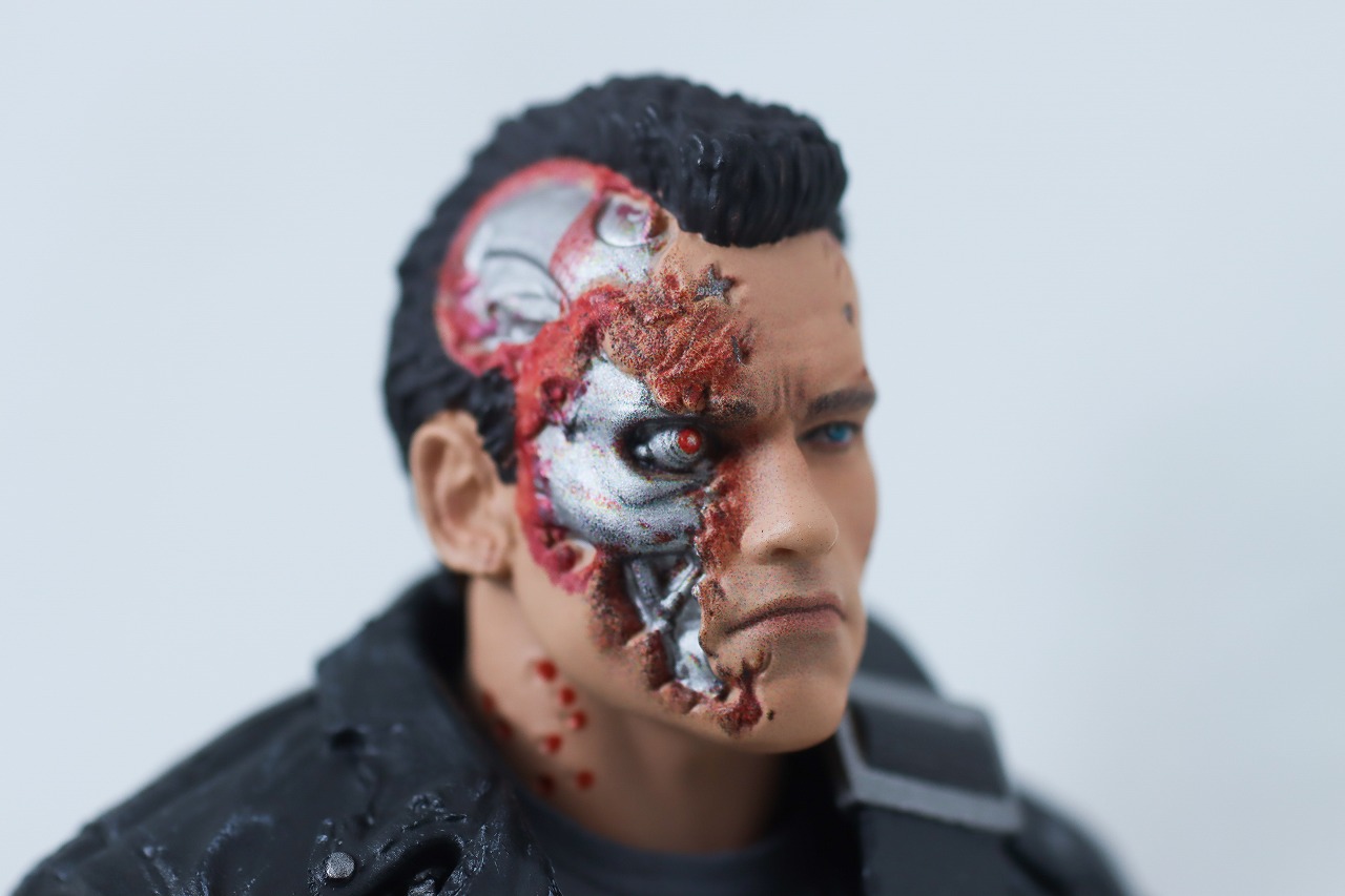 MAFEX　T-800　バトルダメージ版　ターミネーター2　レビュー　本体