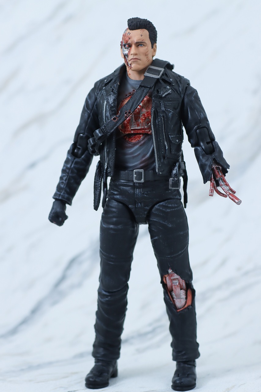 MAFEX　T-800　バトルダメージ版　ターミネーター2　レビュー　本体