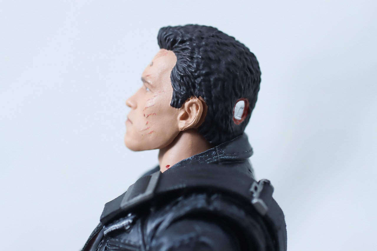 MAFEX　T-800　バトルダメージ版　ターミネーター2　レビュー　可動範囲