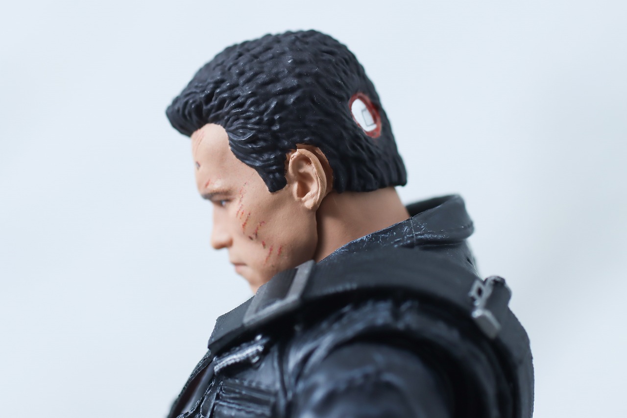 MAFEX　T-800　バトルダメージ版　ターミネーター2　レビュー　可動範囲