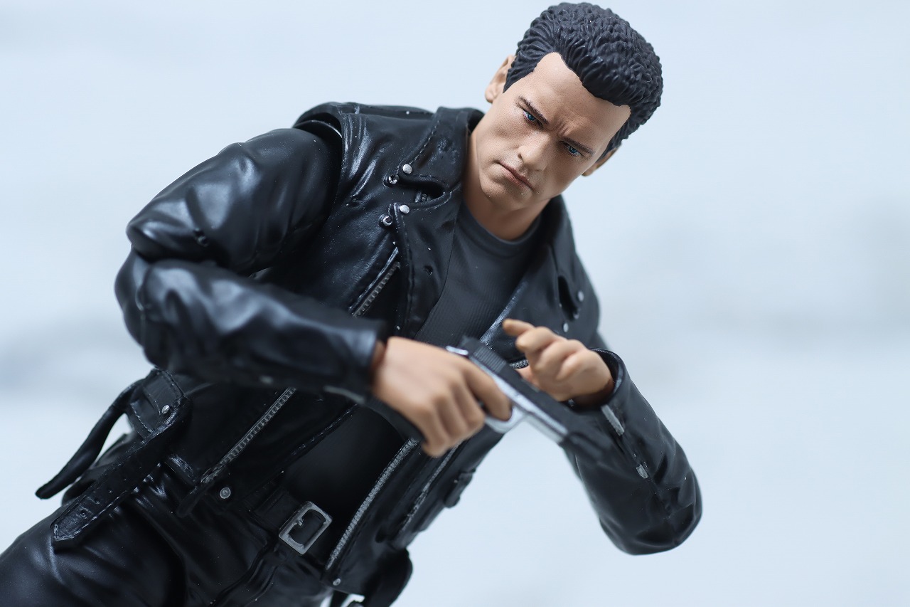 MAFEX　T-800　ターミネーター2　レビュー　アクション