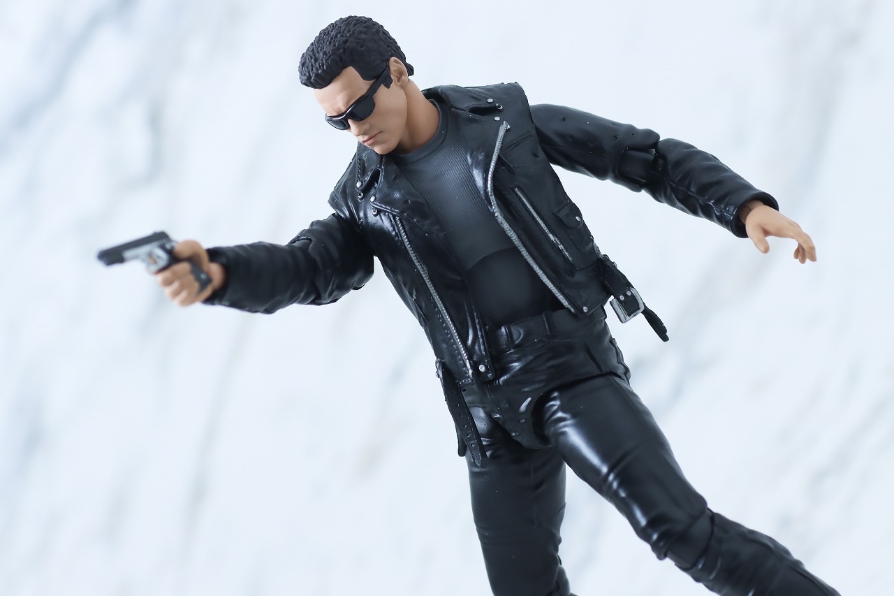 MAFEX　T-800　ターミネーター2　レビュー　アクション