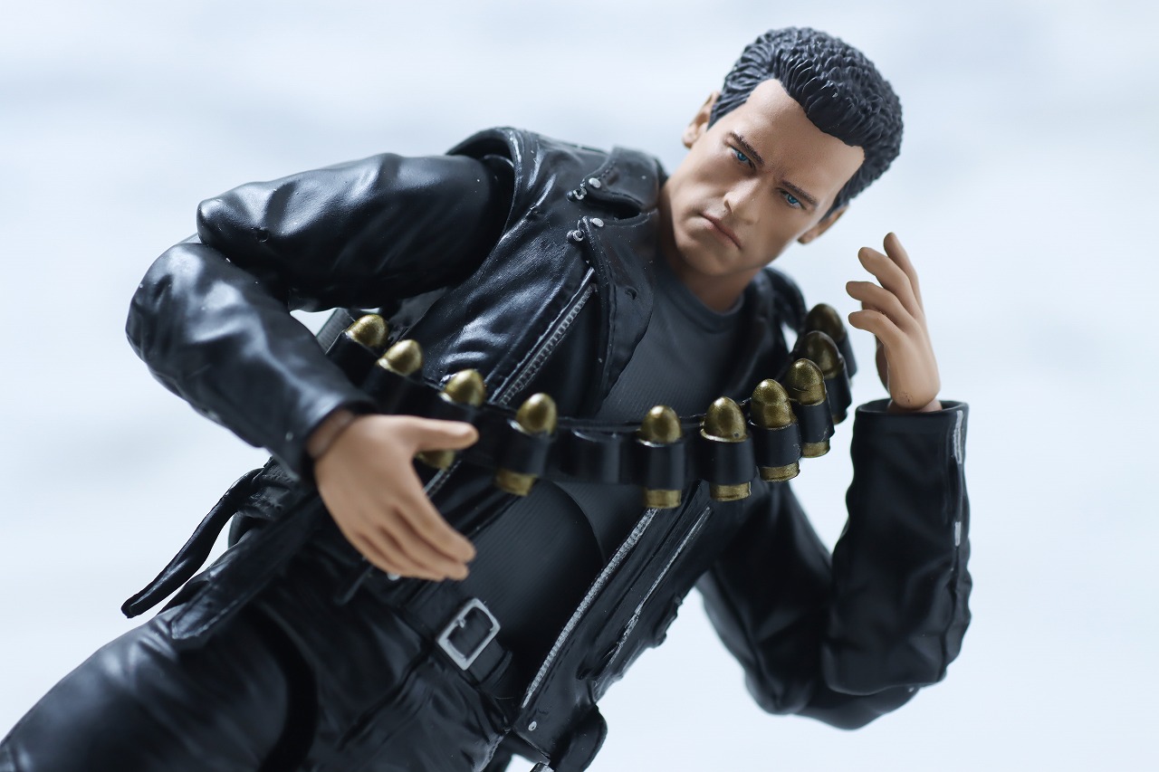 MAFEX　T-800　ターミネーター2　レビュー　アクション