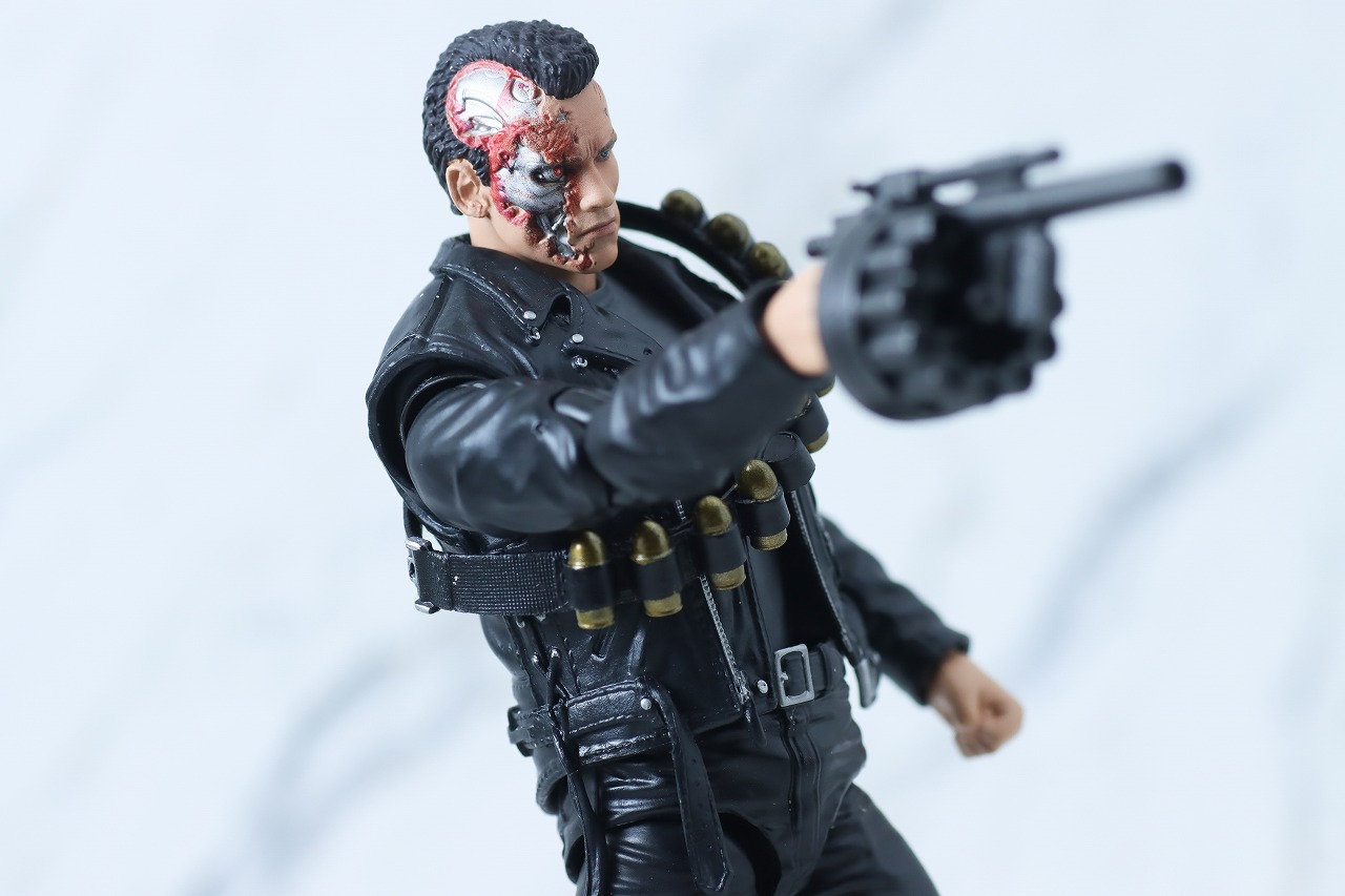 MAFEX　T-800　ターミネーター2　レビュー　アクション