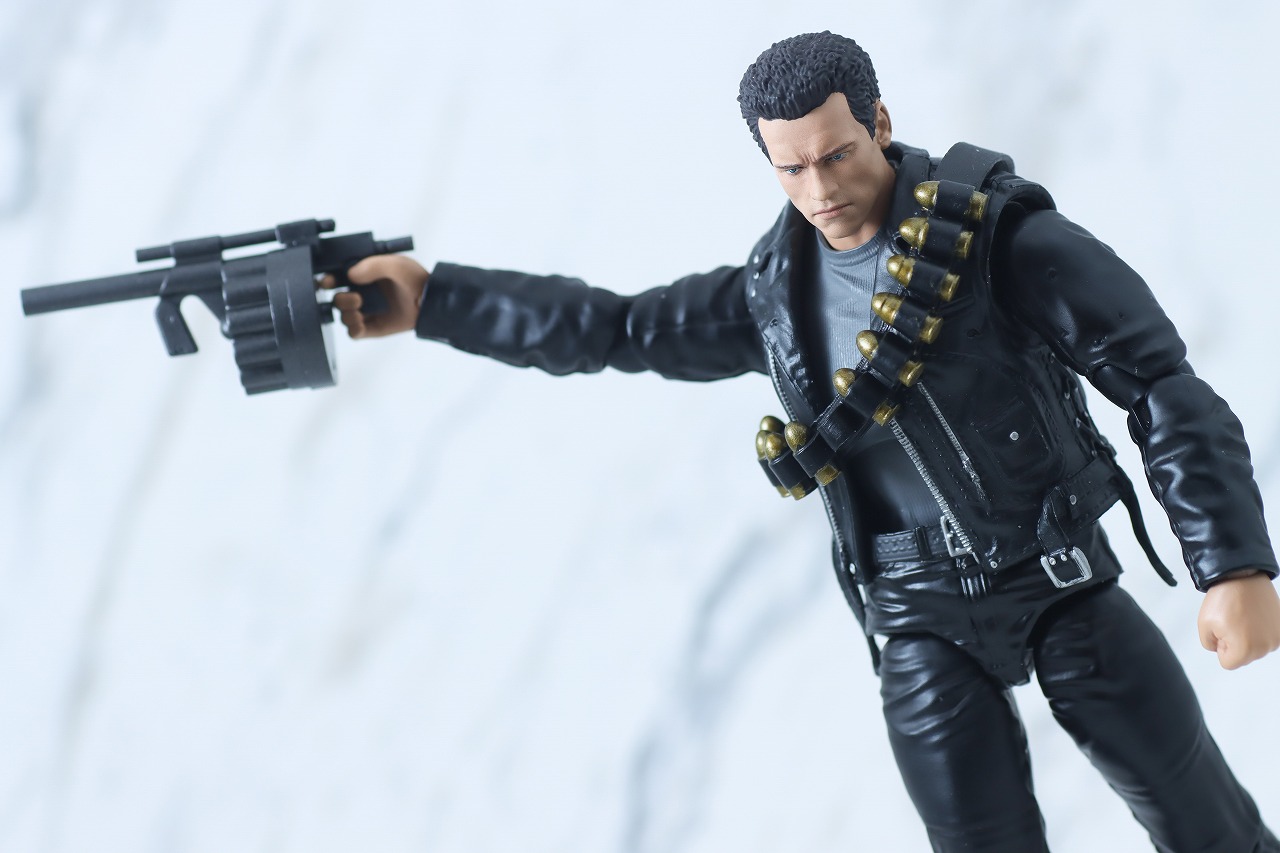 MAFEX　T-800　ターミネーター2　レビュー　アクション