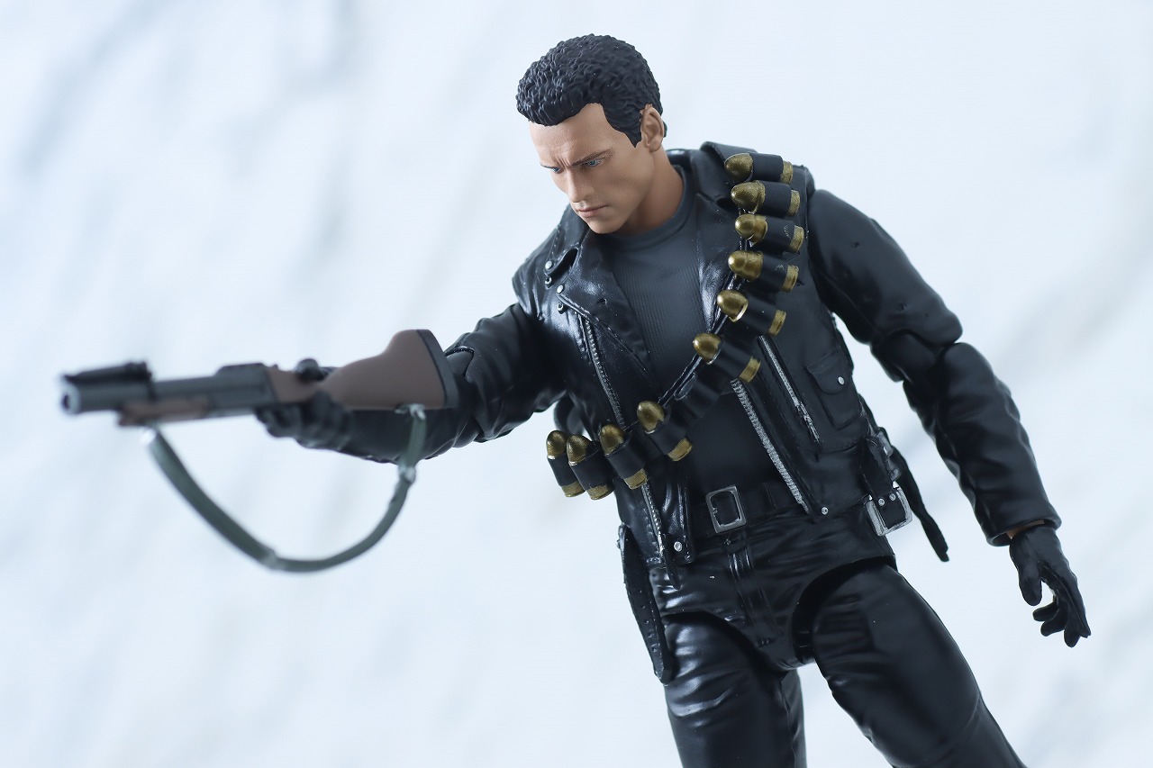 MAFEX　T-800　ターミネーター2　レビュー　アクション